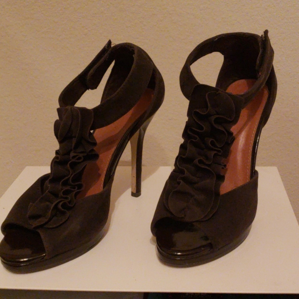 🛍 Brown Ruffle Suede-like Heel